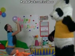 Began në luaj me një i madh kar lodër panda