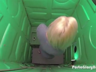 Porta gloryhole blondynka mamuśka łykanie obcy sperma