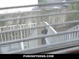 Blond tenåring straffet av gigantisk pikk - tinyteencams.com