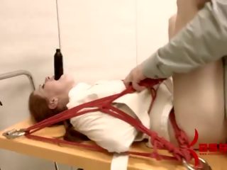 Peni pax dobi analno jebemti na metal voziček v mental bolnišnica