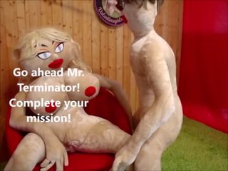 Sexo vídeo robot terminator desde la futuro folla sexo muñeca en la culo