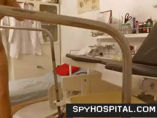 Горещ крака високо токчета тийн went към гинеколог скрит камера видео