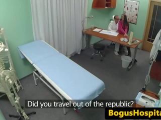 Amatér nemocnice kotě cockriding ji lékař