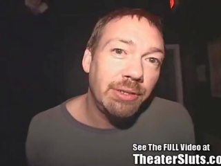Шльондра дружина sammi приймає публічний еякуляція на людину & креминки в tampa порно theater